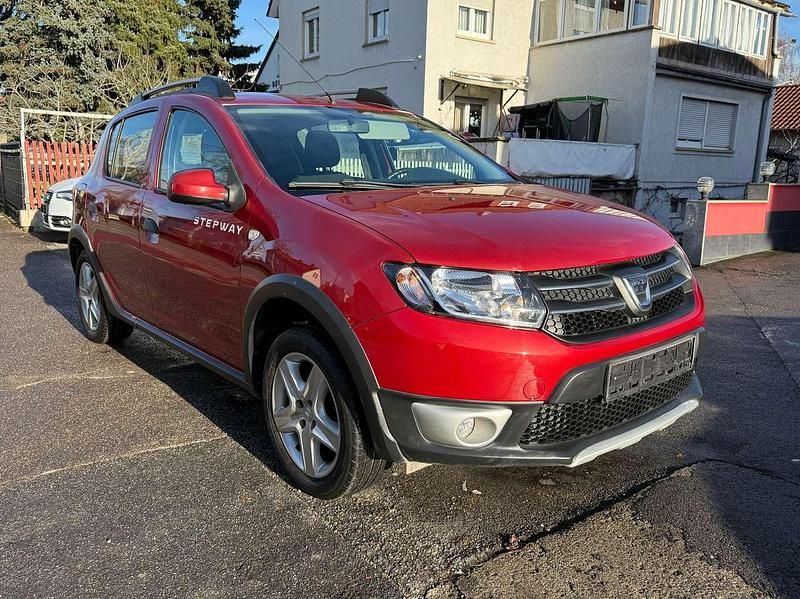 Gebraucht Dacia Sandero Prestige 90 PS (66 kW) 2015 Feuerrot Kleinwagen