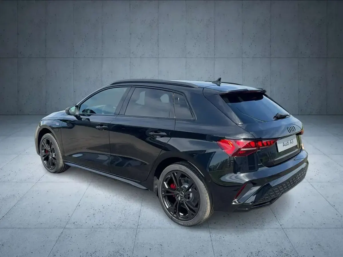 Neu Audi A3 S-Line 272 PS (200 kW) 2025 Mythosschwarz metallic Limousine