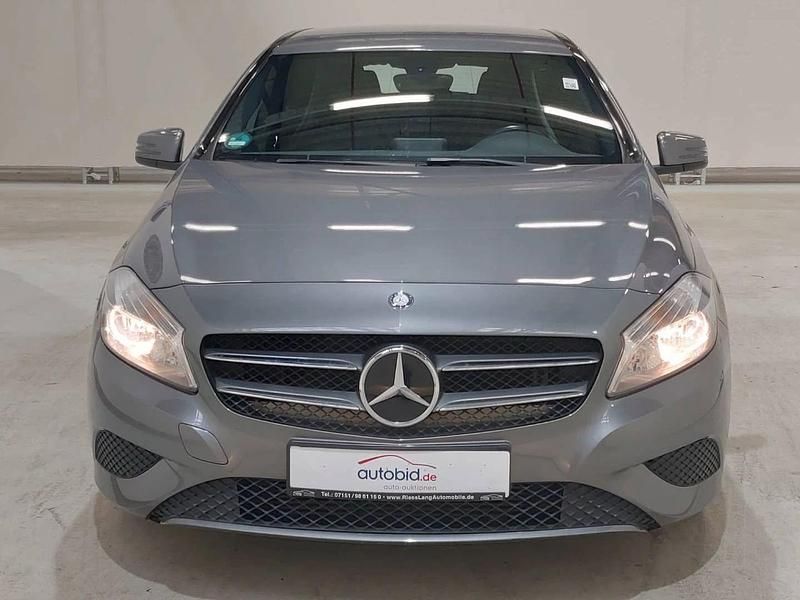 Gebraucht Mercedes A180 122 PS (89 kW) 2013 Grau Kleinwagen