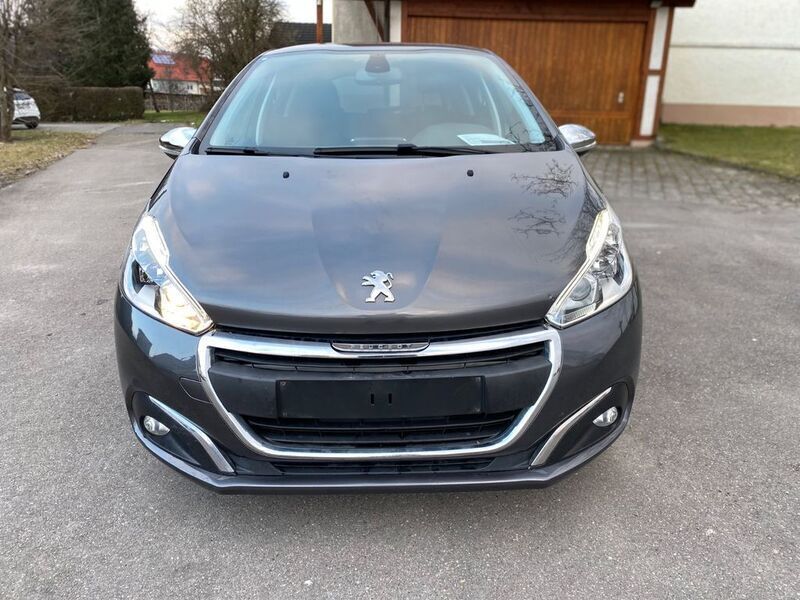Grau Gebraucht 2019 Peugeot 208 Signature Sky Kleinwagen | 6.899 € (Guter Preis) - Bild 1/4