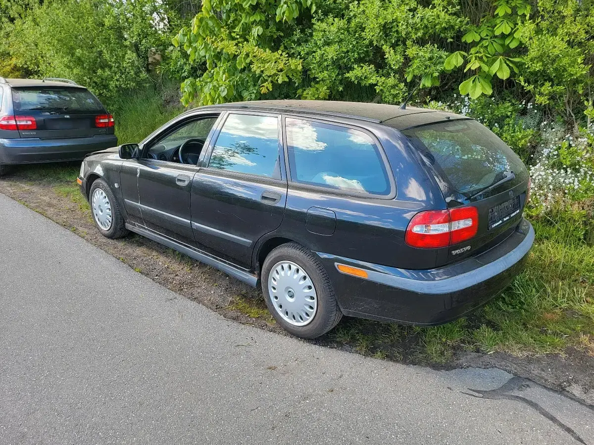 Gebraucht Volvo V40 125 PS (91 kW) 2003 Schwarz Kombi