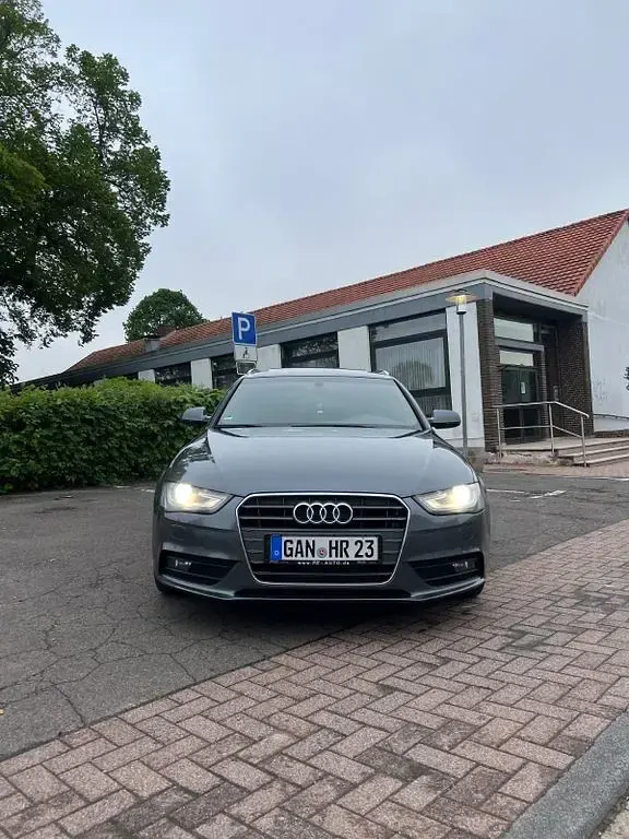 Gebraucht Audi A4 S-Line 204 PS (150 kW) 2012 Grau Limousine