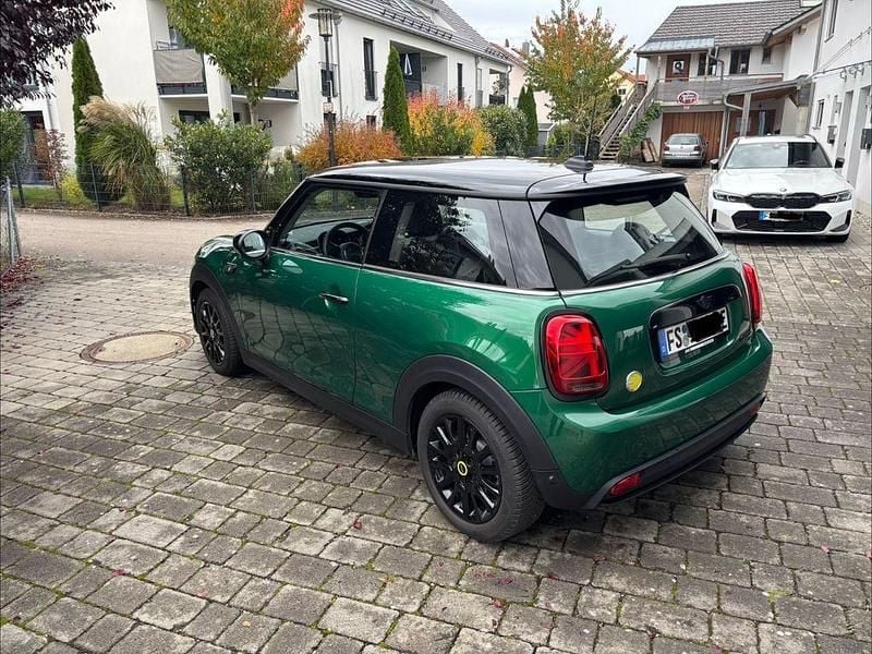 Grün Gebraucht 2023 Mini Cooper SE Classic Kleinwagen | 17.800 € (Superpreis) - Bild 1/4