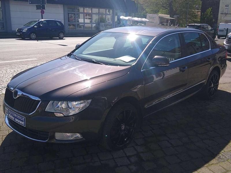 Gebraucht Skoda Superb Elegance 170 PS (125 kW) 2011 Grau Limousine