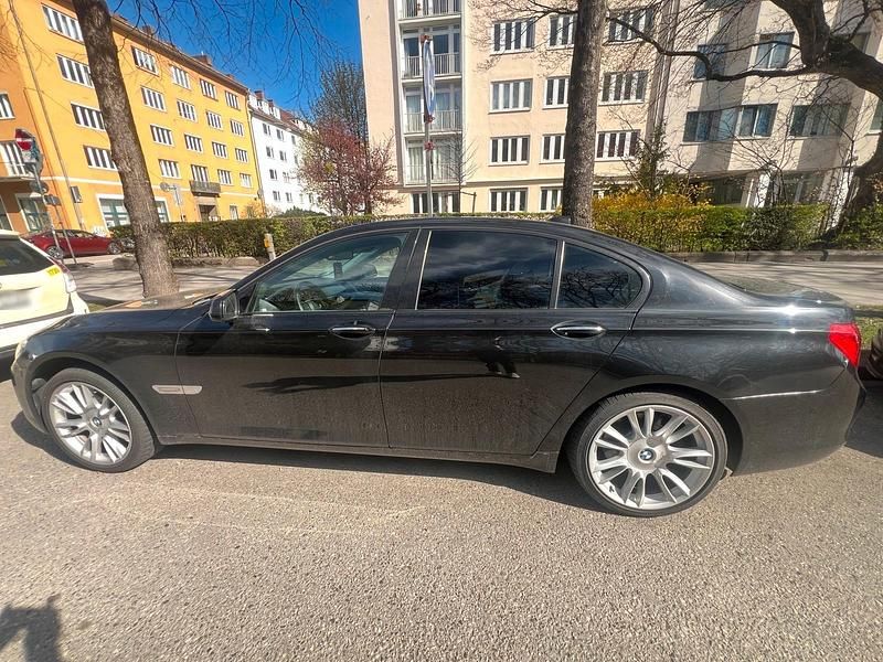 Second-hand BMW 730 245 CP (180 kW) 2011 Negru Berlinǎ