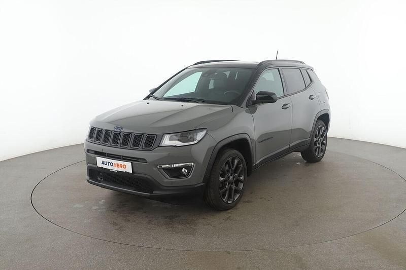 Grau Gebraucht 2021 Jeep Compass SUV | 21.610 € (Fairer Preis) - Bild 1/3