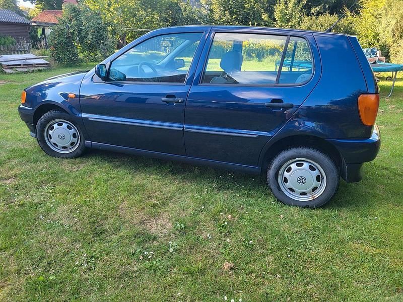 Second-hand VW Polo 50 CP (36 kW) 1997 Albastru Hatchback