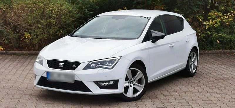 Weiß Gebraucht 2015 Seat Leon FR Limousine | 9.300 € (Superpreis) - Bild 1/4