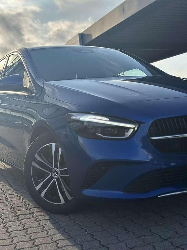 Gebraucht Mercedes B200 Progressive 163 PS (119 kW) 2024 Lack spektralblau Van / Kleinbus
