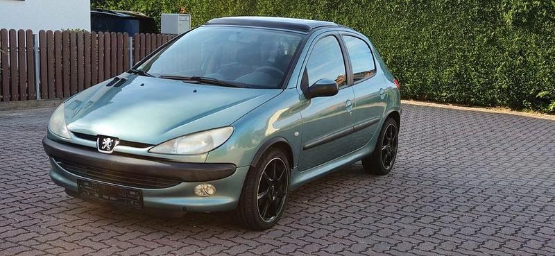 Grün Gebraucht 2002 Peugeot 206 Limousine | 950 € (Fairer Preis) - Bild 1/4