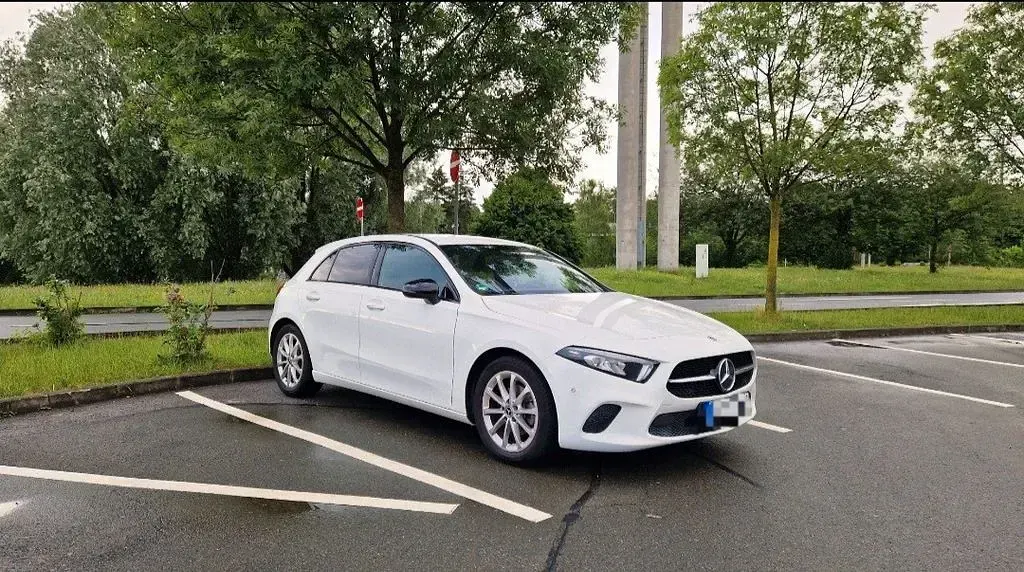 Gebraucht Mercedes A160 109 PS (80 kW) 2020 Weiß Limousine