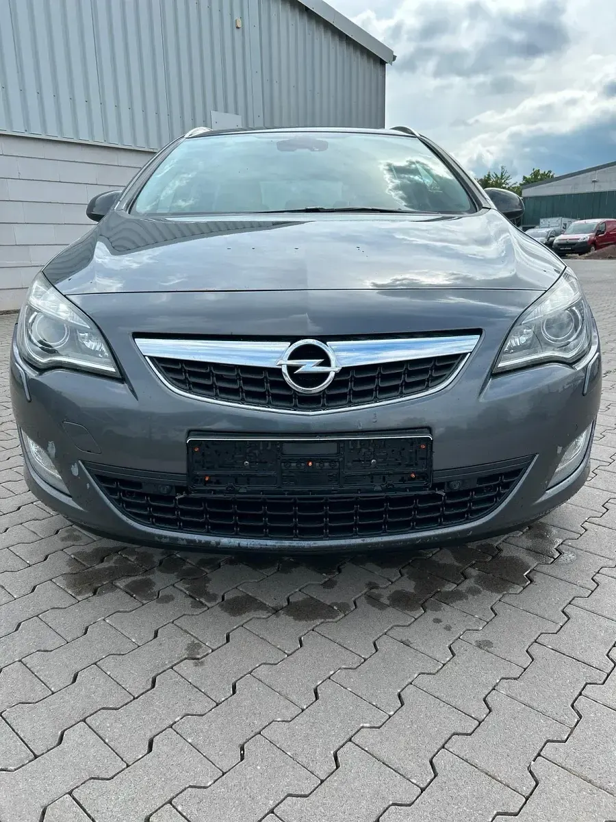 Gebraucht Opel Astra 160 PS (117 kW) 2011 Grau Kombi