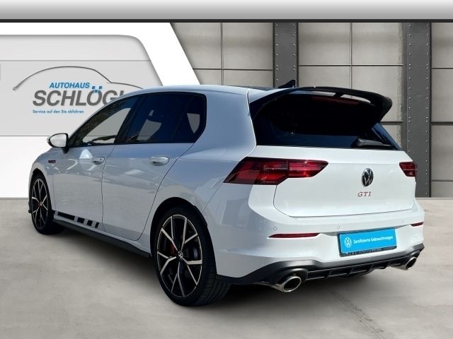 Gebraucht VW Golf VIII GTI 300 PS (220 kW) 2024 Oryxweiß perlmutteffekt (metallic) Limousine