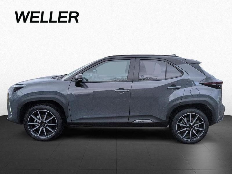 Neu Toyota Yaris Hybrid 131 PS (96 kW) 2025 Grau Limousine