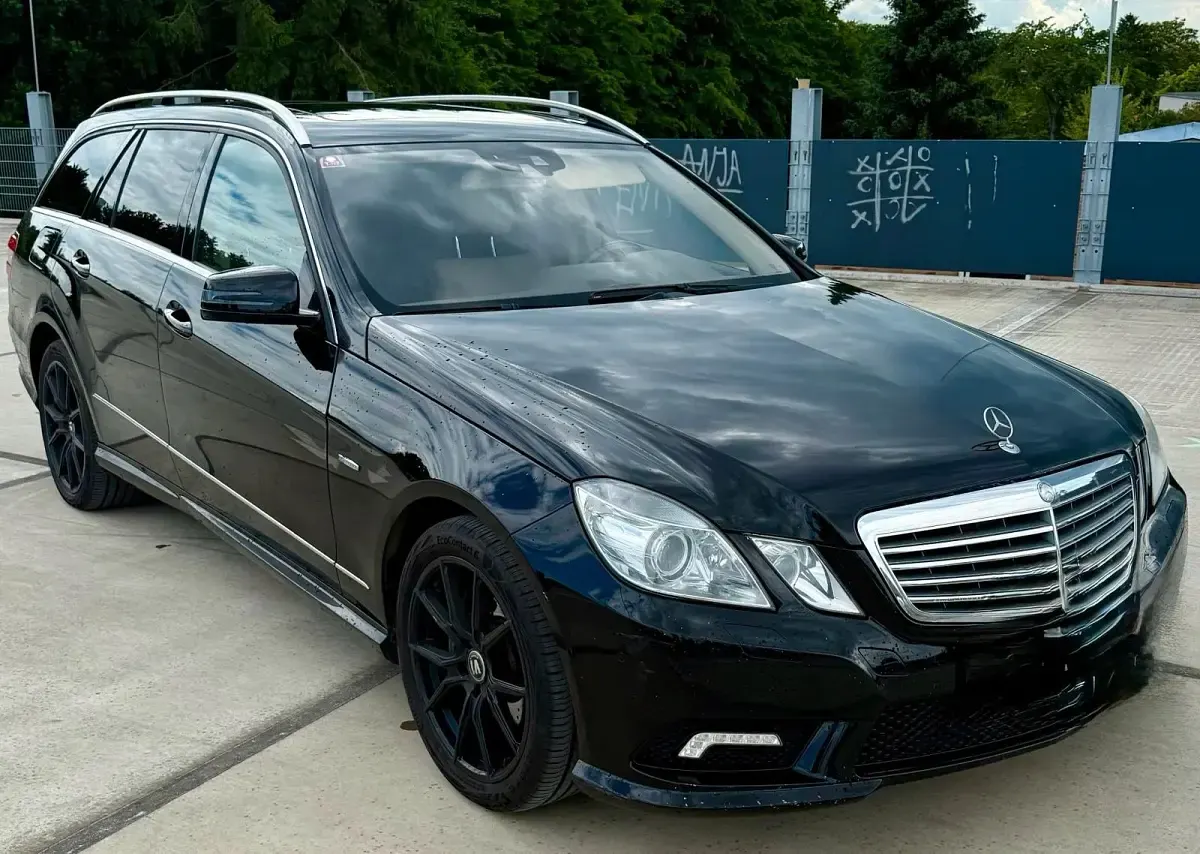 Gebraucht Mercedes E350 231 PS (169 kW) 2009 Schwarz Kombi