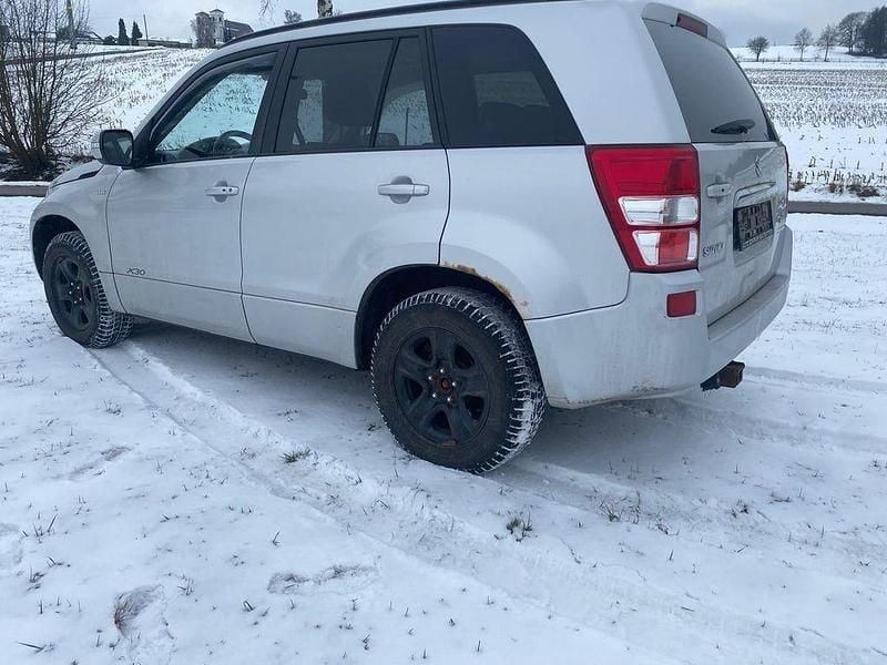 Gebraucht Suzuki Grand Vitara 129 PS (94 kW) 2011 Silber SUV