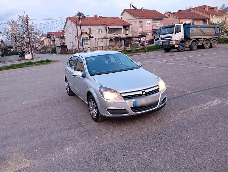 Usata Opel Astra 105 CV (77 kW) 2005 Argento Utilitaria