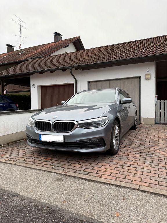 Gebraucht BMW 520 Sport Line 190 PS (139 kW) 2018 Grau Kombi