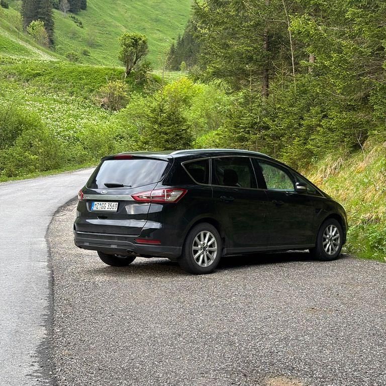 Schwarz Gebraucht 2017 Ford S-MAX Titanium Van / Kleinbus | 12.400 € (Fairer Preis) - Bild 1/1