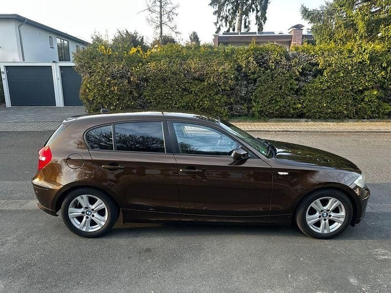 Gebraucht BMW 116 122 PS (89 kW) 2011 Braun Kleinwagen