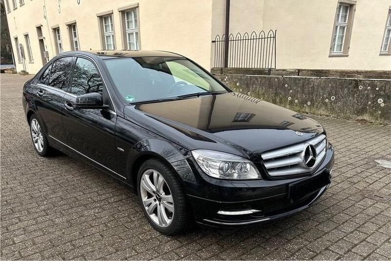 Schwarz Gebraucht 2010 Mercedes C200 Limousine | 7.999 € (Fairer Preis) - Bild 1/4