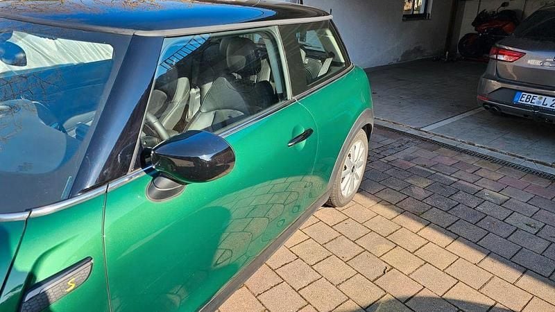 Gebraucht Mini Cooper SE Classic 135 kW (184 PS) 2023 Grün Kleinwagen