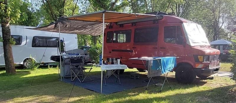 Rot Gebraucht 1990 Mercedes T1 Van | 20.000 € - Bild 1/4