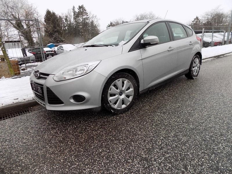 Gebraucht Ford Focus Trend 101 PS (74 kW) 2012 Silber Limousine