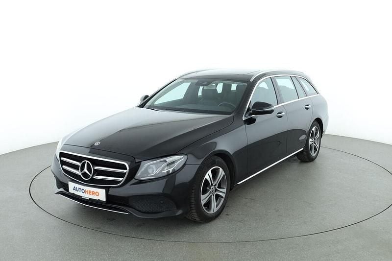 Schwarz Gebraucht 2020 Mercedes E200 Avantgarde Kombi | 23.680 € (Superpreis) - Bild 1/3