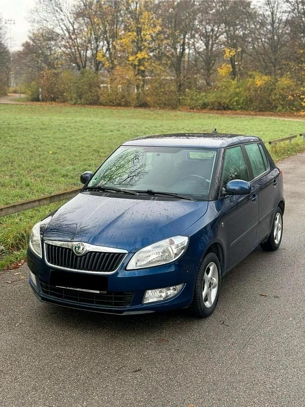 Blau Gebraucht 2010 Skoda Fabia Limousine | 2.600 € (Guter Preis) - Bild 1/4