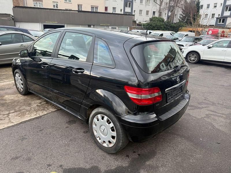 Gebraucht Mercedes B180 109 PS (80 kW) 2008 Schwarz Van / Kleinbus