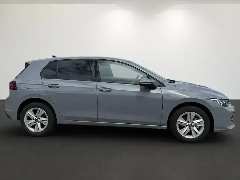 Gebraucht VW Golf VIII Life 150 PS (110 kW) 2025 Mondsteingrau Limousine