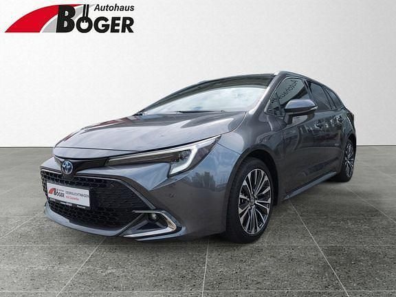 Grau Gebraucht 2023 Toyota Corolla Team Kombi | 27.290 € (Fairer Preis) - Bild 1/4