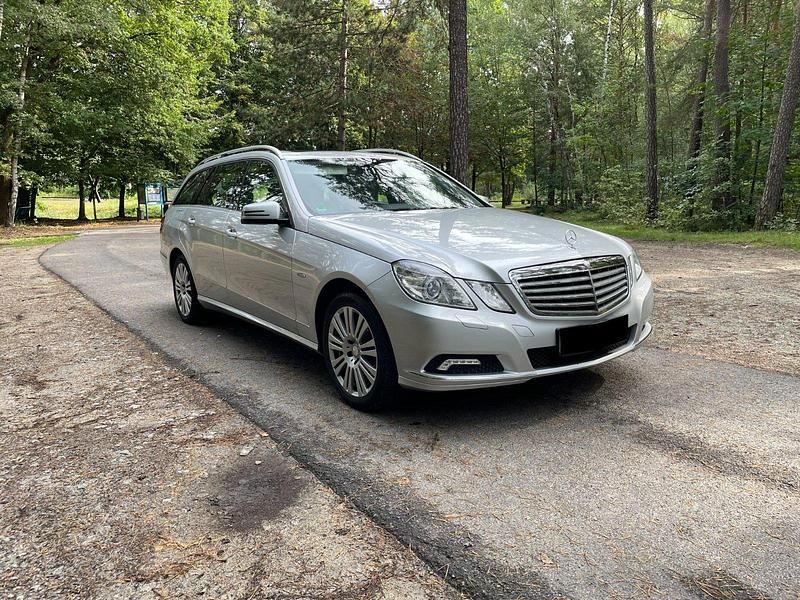 Silber Gebraucht 2010 Mercedes E220 Elegance Kombi | 7.990 € (Guter Preis) - Bild 1/4