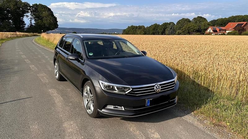 Grau Gebraucht 2018 VW Passat Highline Kombi | 21.000 € (Fairer Preis) - Bild 1/4
