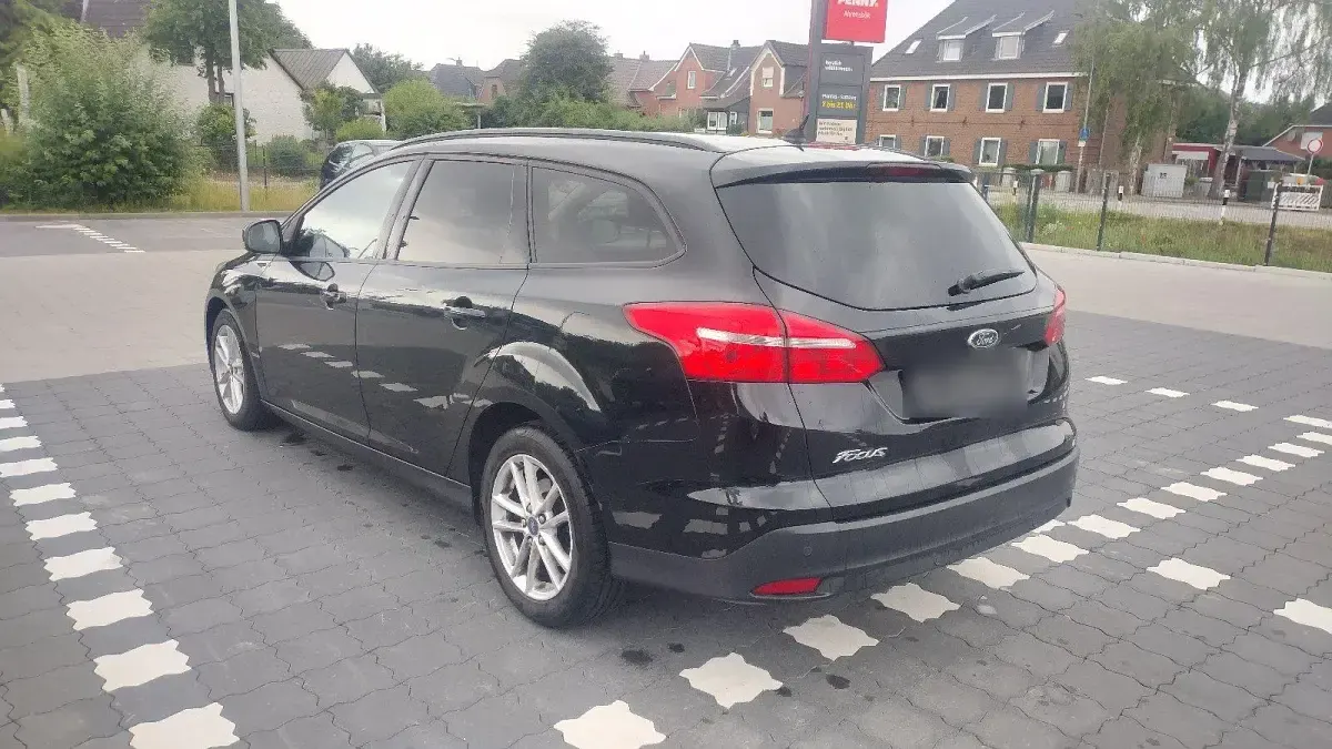 Gebraucht Ford Focus 120 PS (88 kW) 2015 Schwarz Kombi