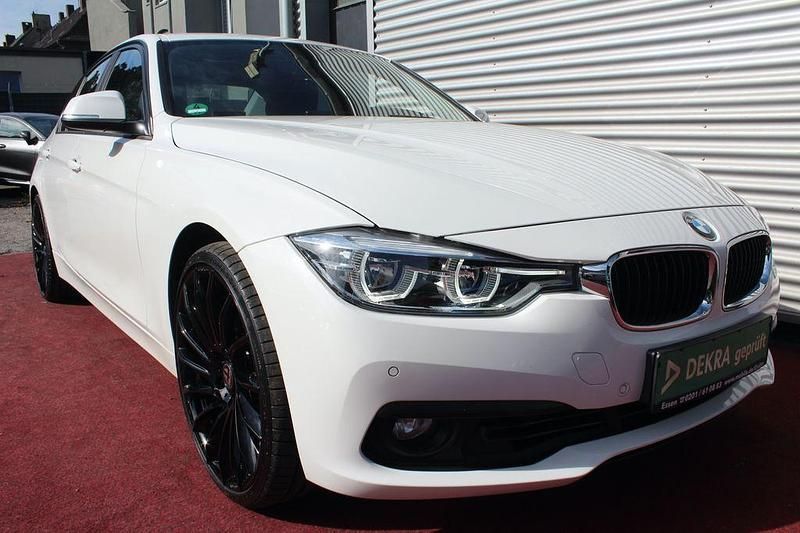Gebraucht BMW 330 Advantage 258 PS (189 kW) 2015 Weiß Limousine