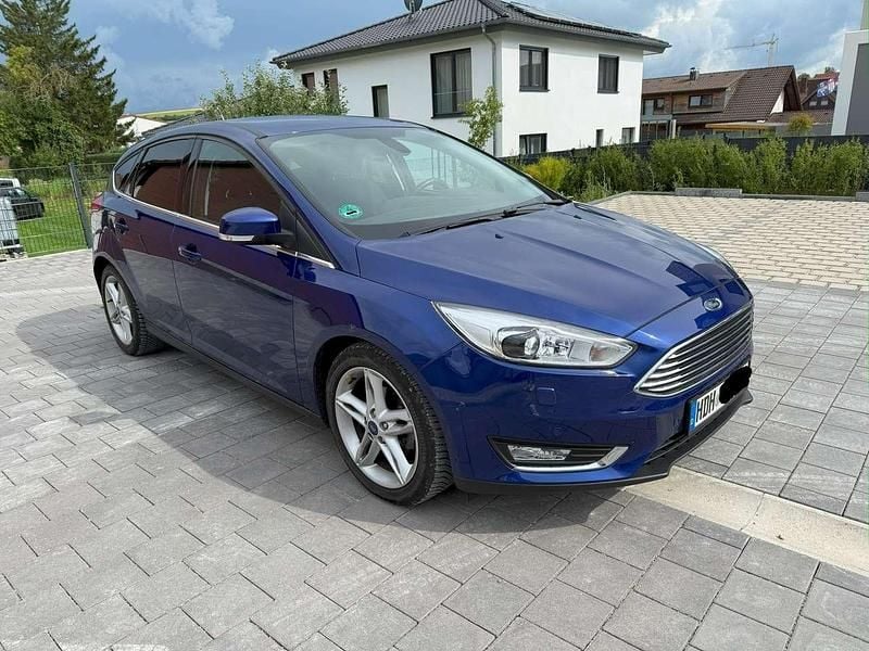Blau Gebraucht 2018 Ford Focus Titanium Limousine | 11.000 € (Superpreis) - Bild 1/4