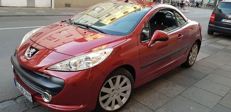 Rot Gebraucht 2007 Peugeot 207 CC Sport Cabrio | 1.750 € (Guter Preis) - Bild 1/4