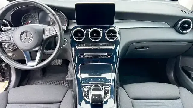 Używany Mercedes GLC250 211 KM (155 kW) 2017 Czarny SUV