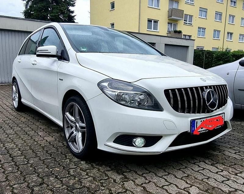Gebraucht Mercedes B180 122 PS (89 kW) 2011 Weiß Van / Kleinbus