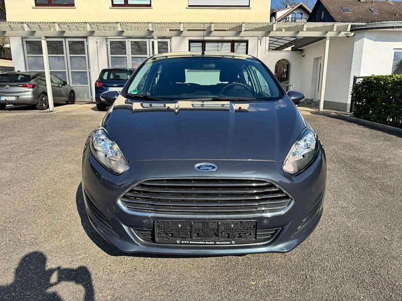 Gebraucht Ford Fiesta Trend 80 PS (58 kW) 2014 Midnight skygrau metallic Kleinwagen