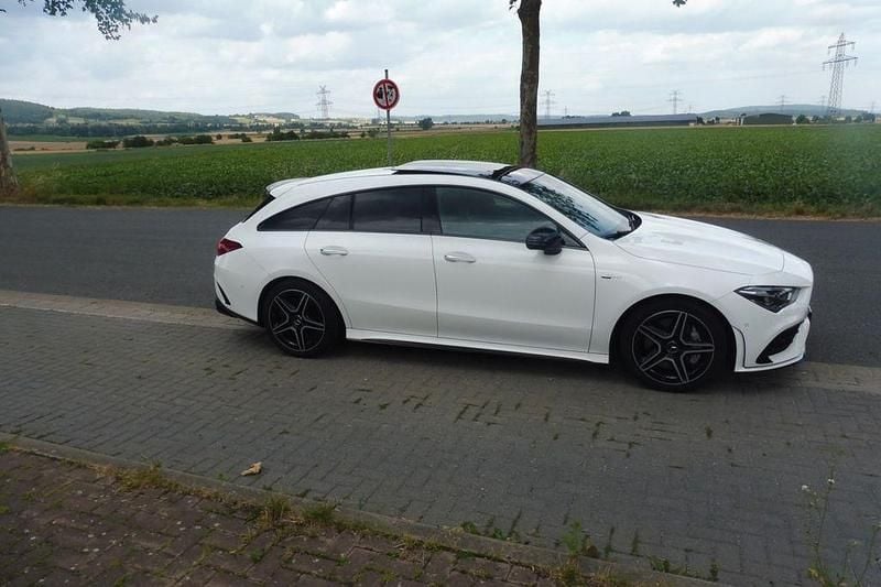 Gebraucht Mercedes CLA35 AMG Shooting Brake AMG 306 PS (225 kW) 2023 Weiß Kombi