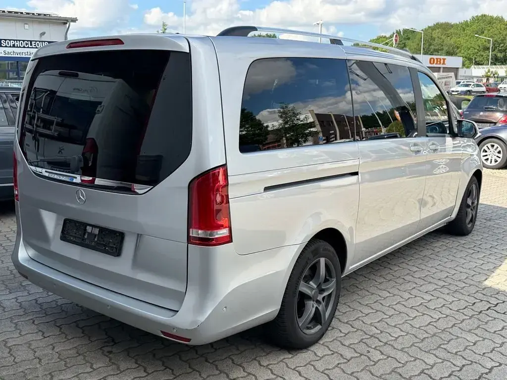 Gebraucht Mercedes V220 Edition 190 PS (139 kW) 2016 Silber Van / Kleinbus