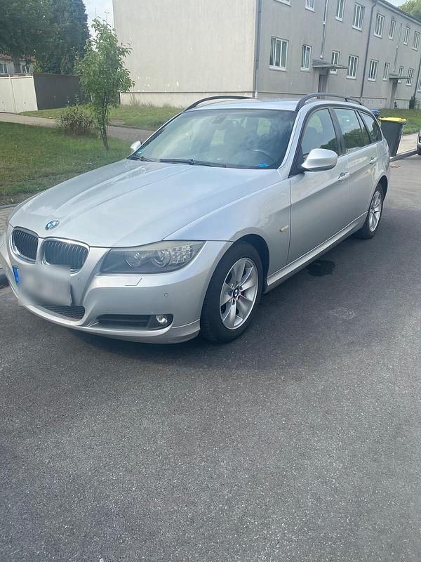 Silber Gebraucht 2008 BMW 320 Limousine | 3.900 € (Fairer Preis) - Bild 1/4