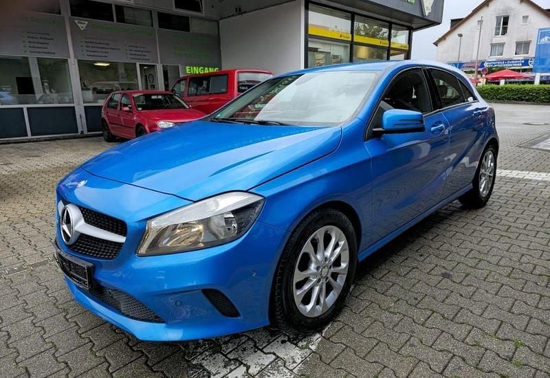Blau Gebraucht 2015 Mercedes A200 Limousine | 15.000 € (Fairer Preis) - Bild 1/4