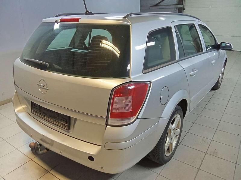 Gebraucht Opel Astra Edition 125 PS (91 kW) 2009 Argon silber/ice silver (m2) Kombi