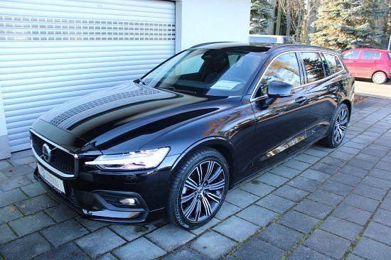 Gebraucht Volvo V60 Core 197 PS (144 kW) 2025 Onyxblack Kombi