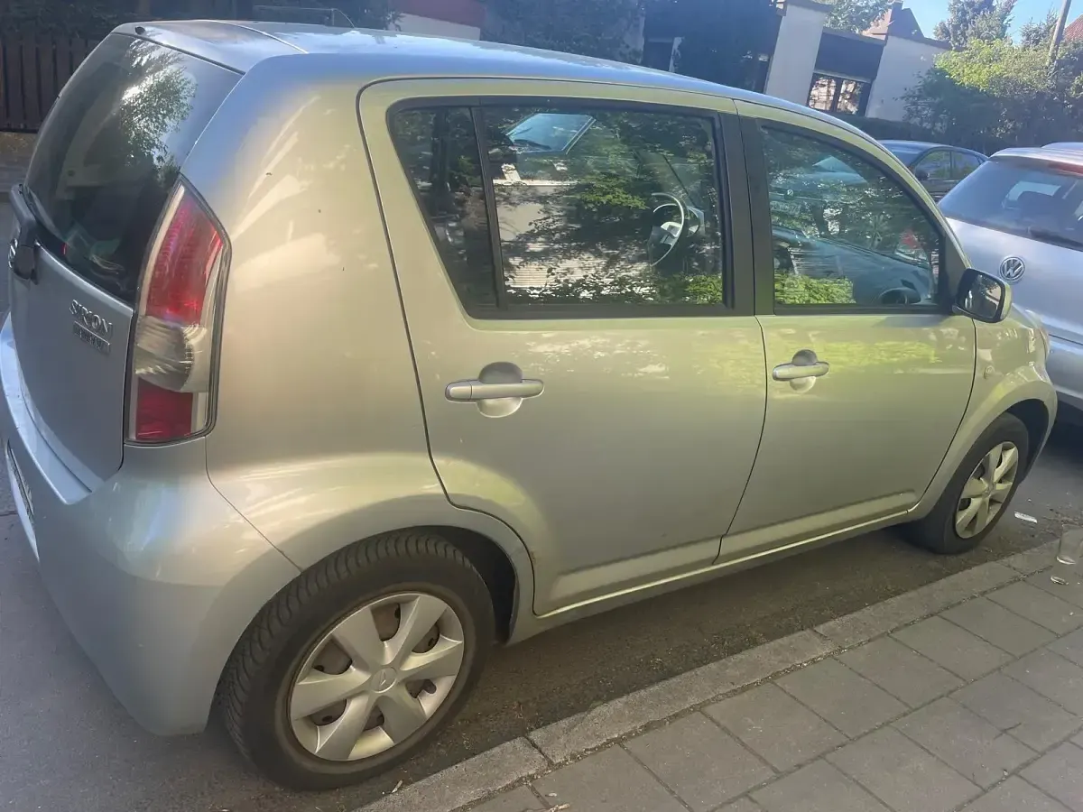 Gebraucht Daihatsu Sirion 70 PS (51 kW) 2008 Silber Kleinwagen