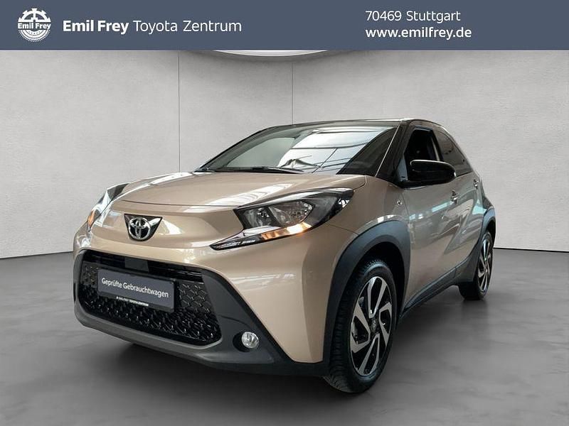 Ginger beige / night sky black Gebraucht 2024 Toyota Aygo X Team SUV | 17.350 € - Bild 1/4